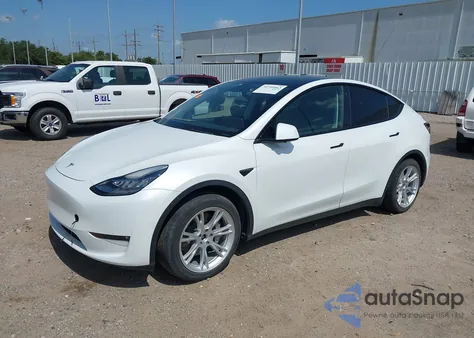 2022 Tesla Model Y Long Range Dual Motor All-Wheel Drive z USA, uszkodzony, nr VIN 7SAYGDEE5NF375324